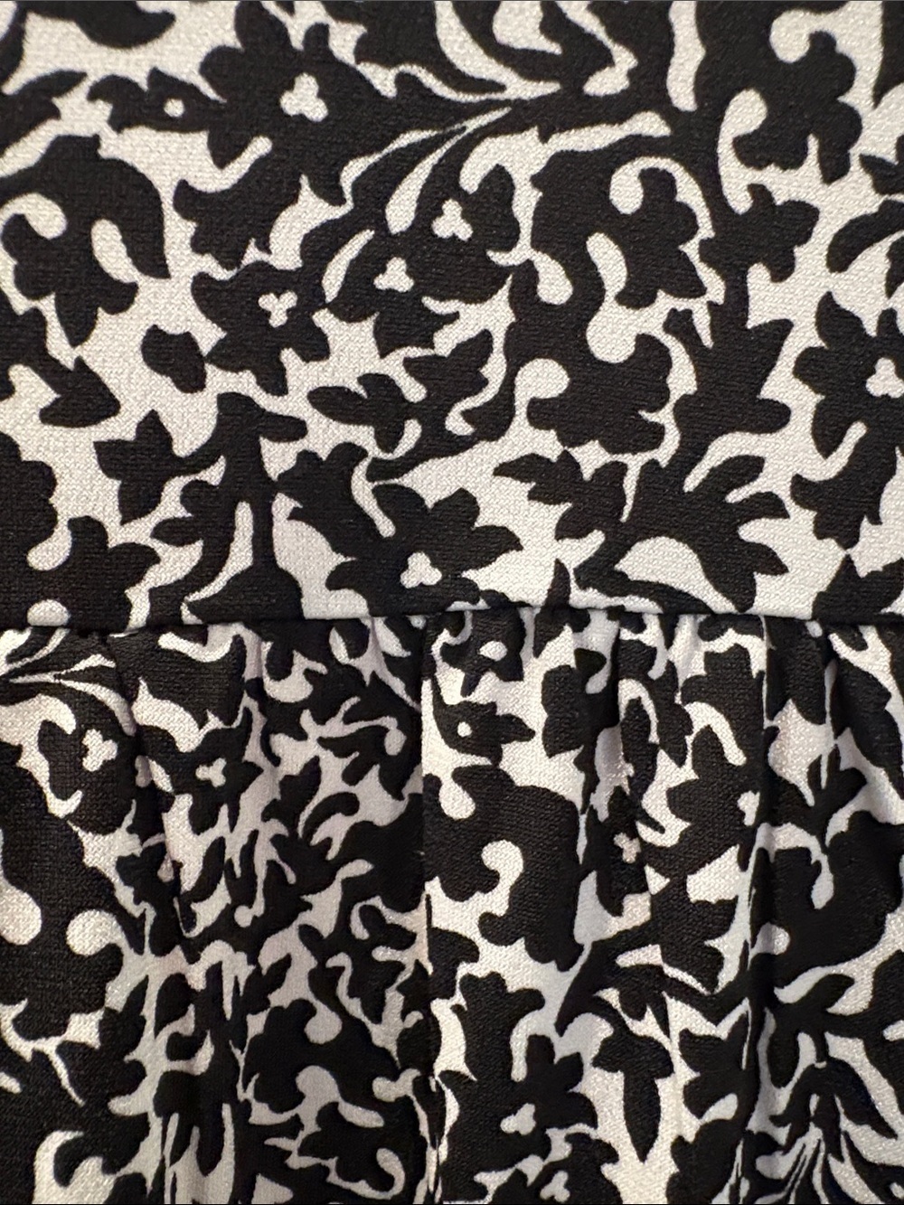 Vince Camuto Black & White Printed V-Neck Long-Sleeve Blouse Size Large NWT - Picture 6 of 8